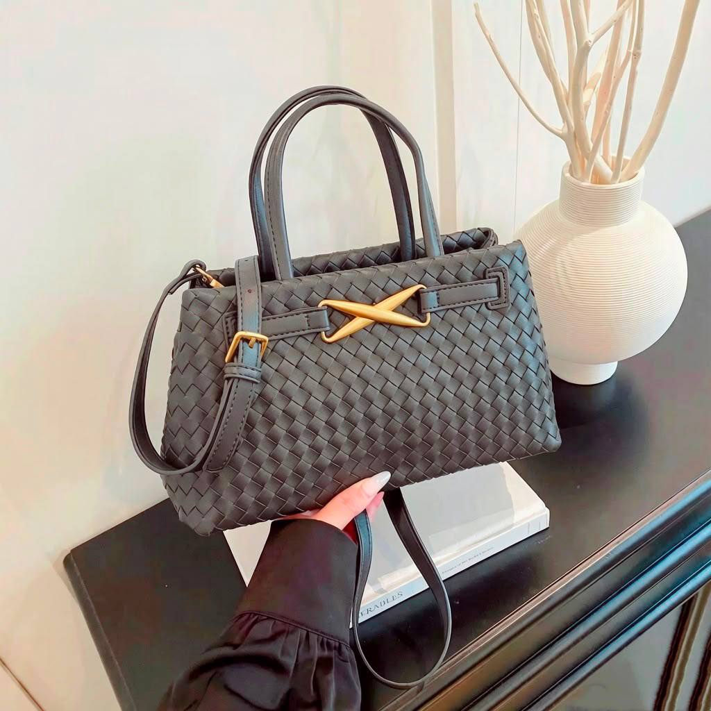 BOTTEGA 
GOOD QUALITY 
120 dhs✅

Zain39
♥️♥️♥️