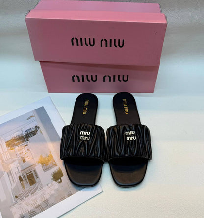 Slippers
Size 36-41
65 dhs✅

Zain236
♥️♥️♥️