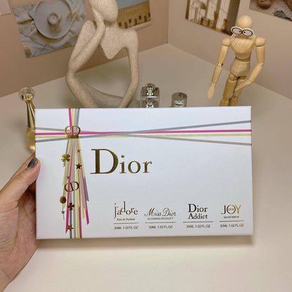 Dior
30 ml
65 dhs🪙🌨️

Zain17
♥️♥️♥️