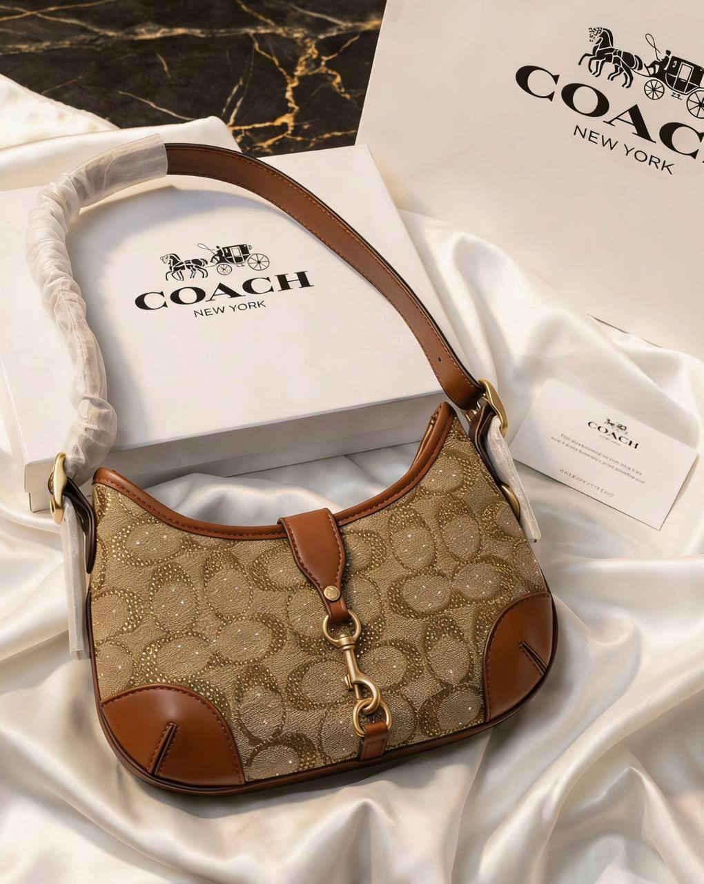 Coach
115 dhs❣️
SIZE：24cm
Good quality 

with box 
🎁🎁🎁

Zain35
♥️♥️♥️