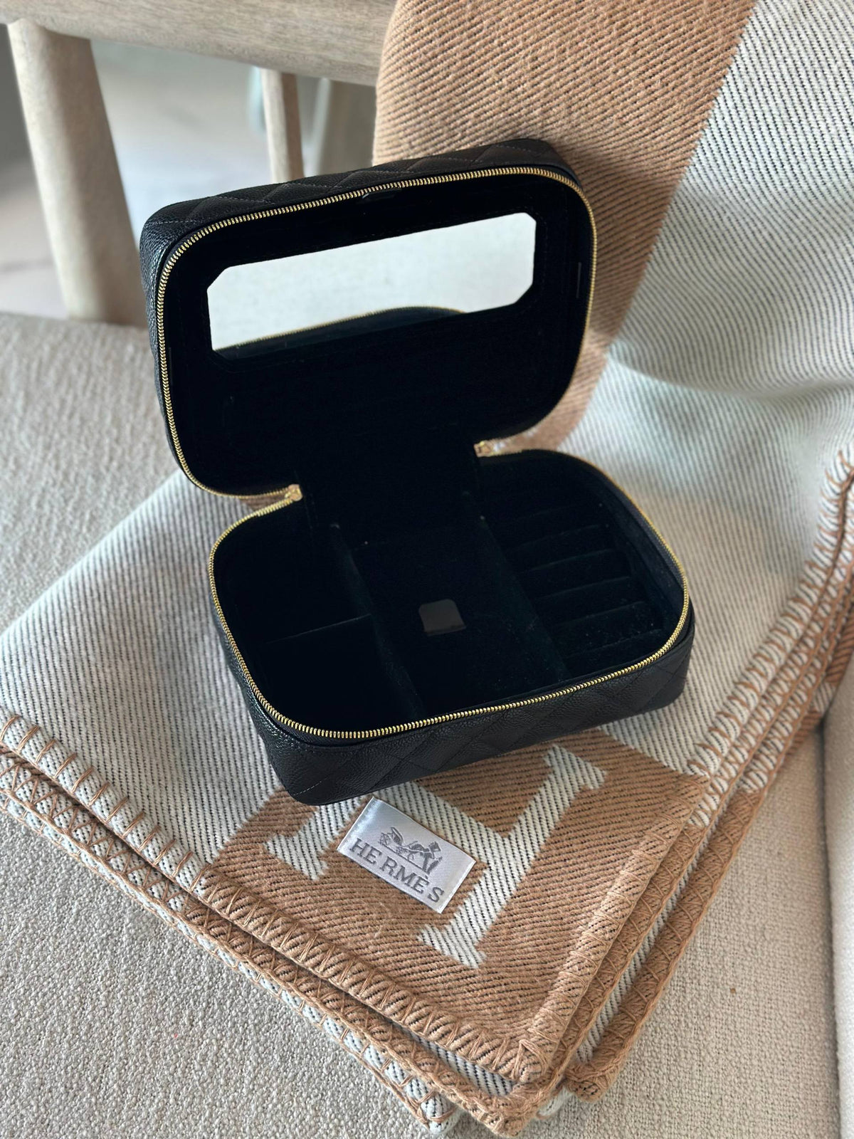 CHANEL  
SUPER MASTER QUALITY 
AVAILABLE 

For Price 👇 WhatsApp✅
0568585901 
0507557372
0552275751 Owner Zain 👌

Zain307
♥️♥️♥️
