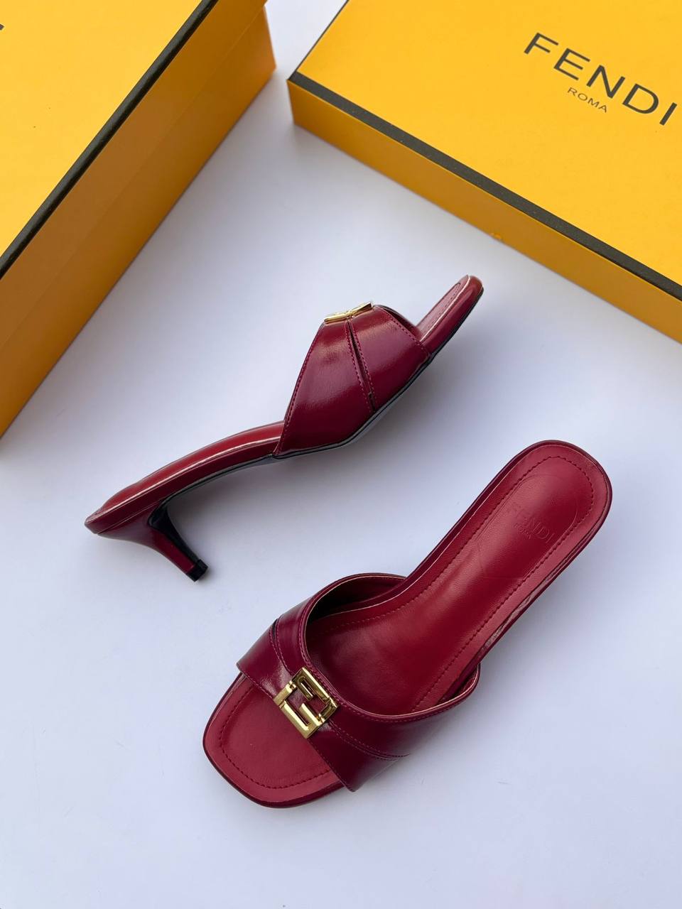 FENDI 
120 dhs✅
Size 36-42

Zain30
♥️♥️♥️