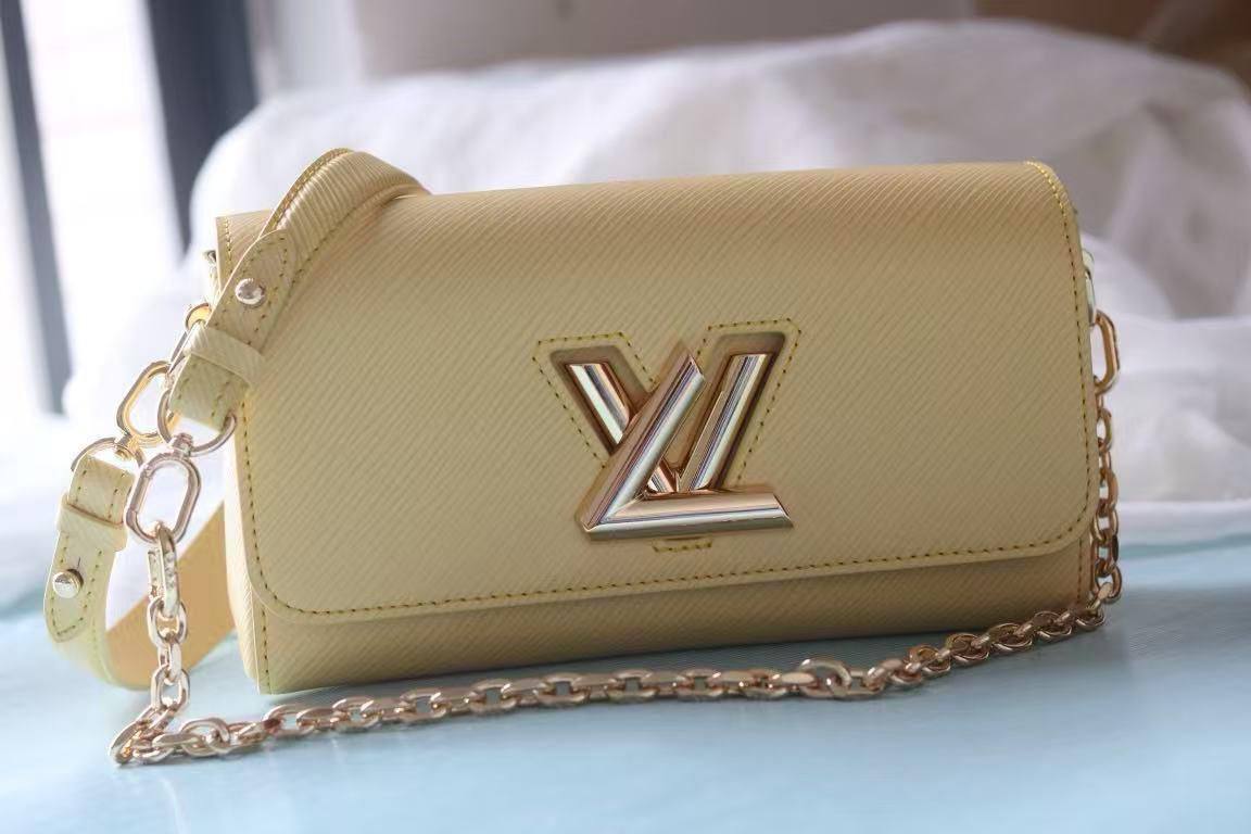 LV
360 dhs🪙🌨️
#23cm

Zain228
♥️♥️♥️
