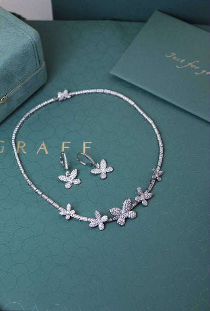 GRAFF
↗️ *Super Master Quality ®️*
Pavé Butterfly Diamond Necklace with Earings

*325 dhs🇦🇪🇦🇪* with *Good big* Box & Bag

Zain209
♥️♥️♥️