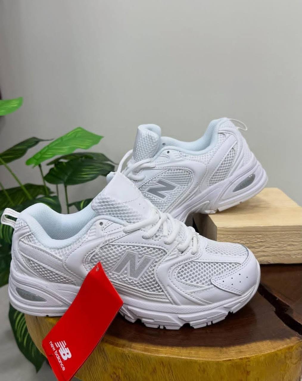 NEW BALANCE
☘️ *SIZE  36  to 41 ☘️                                                                                                       
150 dhs💓

Zain224
♥️♥️♥️