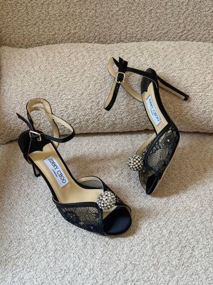 ✨ Jimmy Choo ✨
✨ 𝐕𝐈𝐏 𝐐𝐮𝐚𝐥𝐢𝐭𝐲 ✨
✨ 𝐒𝐢𝐳𝐞𝐬: 𝟑𝟔 — 𝟒𝟏 ✨
450 dhs💓

Zain298
♥️♥️♥️