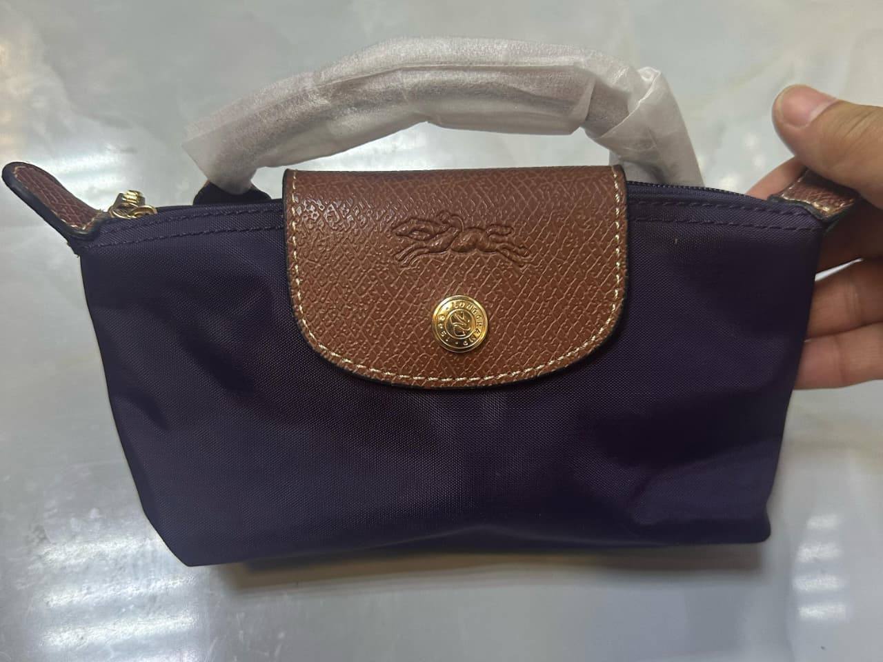 Long Champ mini 
Size：17cm
50 dhs🇦🇪🇦🇪

Zain136
♥️♥️♥️