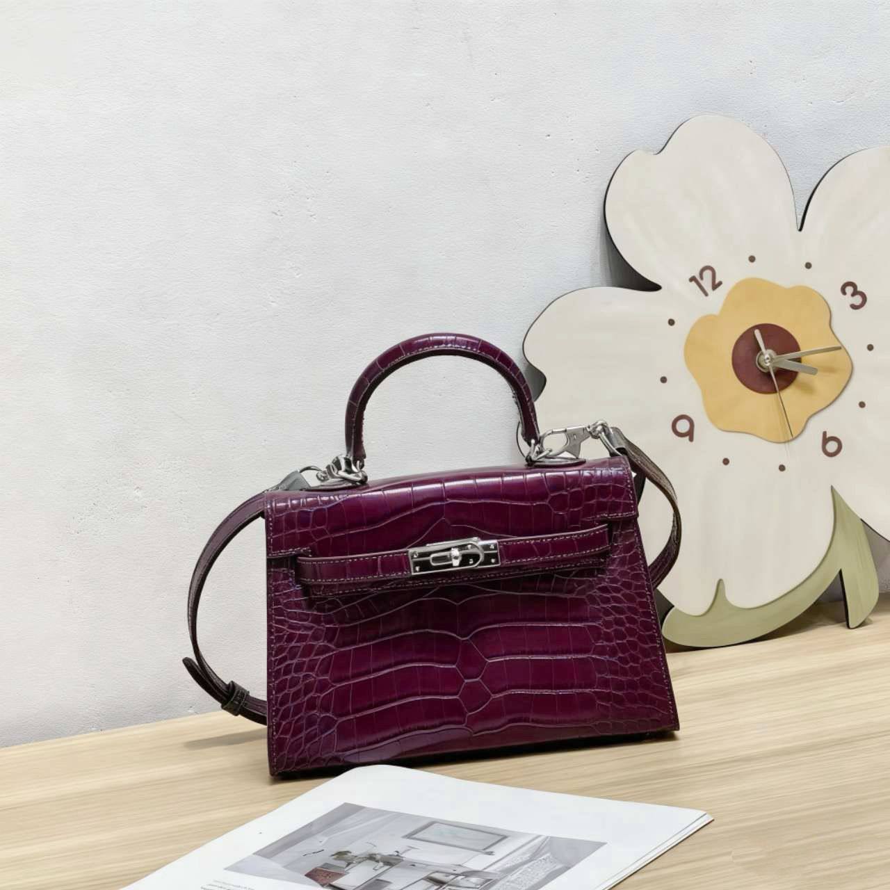 HERMES 

NEW CAME 

GOOD QUALITY 

WITH BOX 
🎁🎁🎁

95 dhs🪙🖤

Zain39
♥️♥️♥️