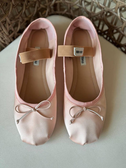 MIU MIU 🤍
🤩Available new 😍😍
Size: 36 to 41
Super master quality
450 dhs✅

Zain198
♥️♥️♥️