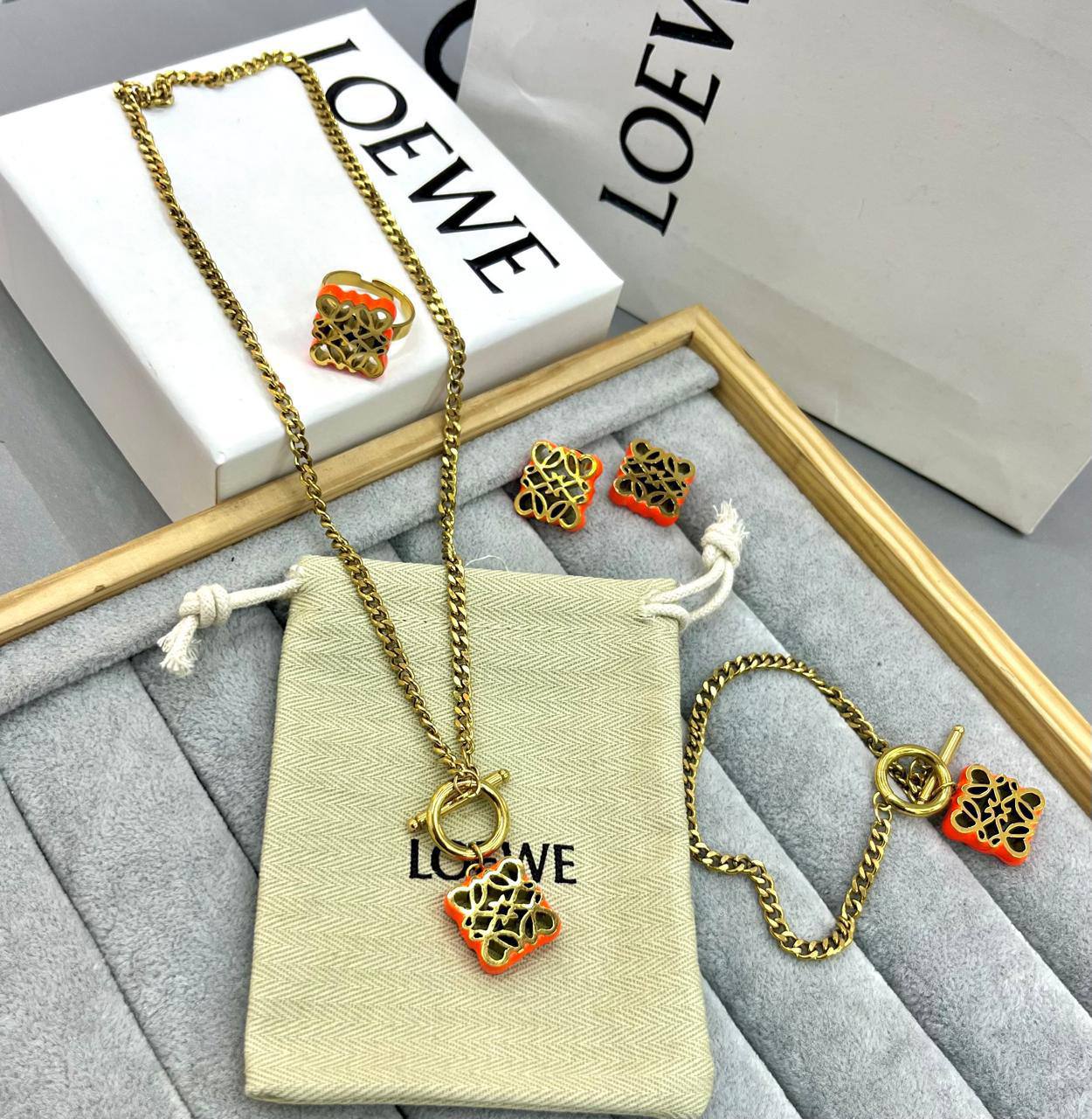 Stainless steel SET 💯*
Necklace ❤️‍🩹
Earring 🍁
Breslat ❣️
Ring free size 
With normal boxes 📦 
And paper bag 🛍️
45 dhs🇦🇪

Zain216
♥️♥️♥️