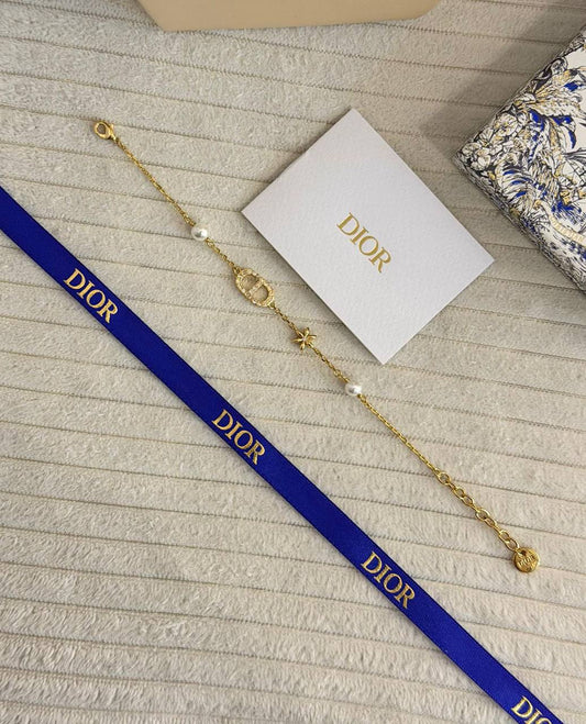 DIOR 🤍
* ⁠↗️ *Super Master Quality ®️*⬆️
* DIOR Petit CD with Stone & Pearl PENDANT , EARINGS & BRACLET

*260 dhs✅* with *Normal* Box and Bag
*280 dhs✅* with *Orignal* Packaging 🎁

Zain209
♥️♥️♥️