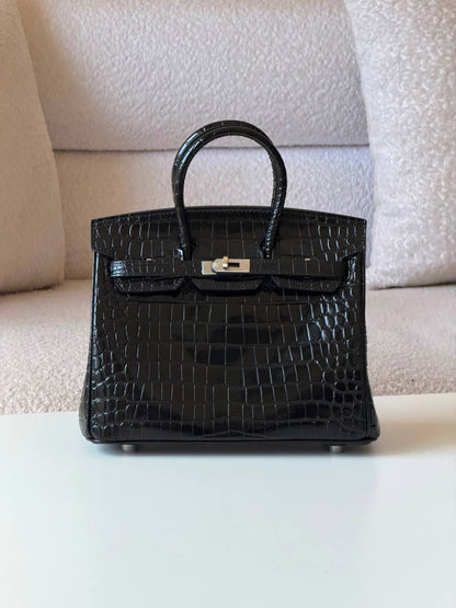 Hermes
Birkin croc 25cm💕master quality😍with box❤️
750 dhs✅

Zain52
♥️♥️♥️