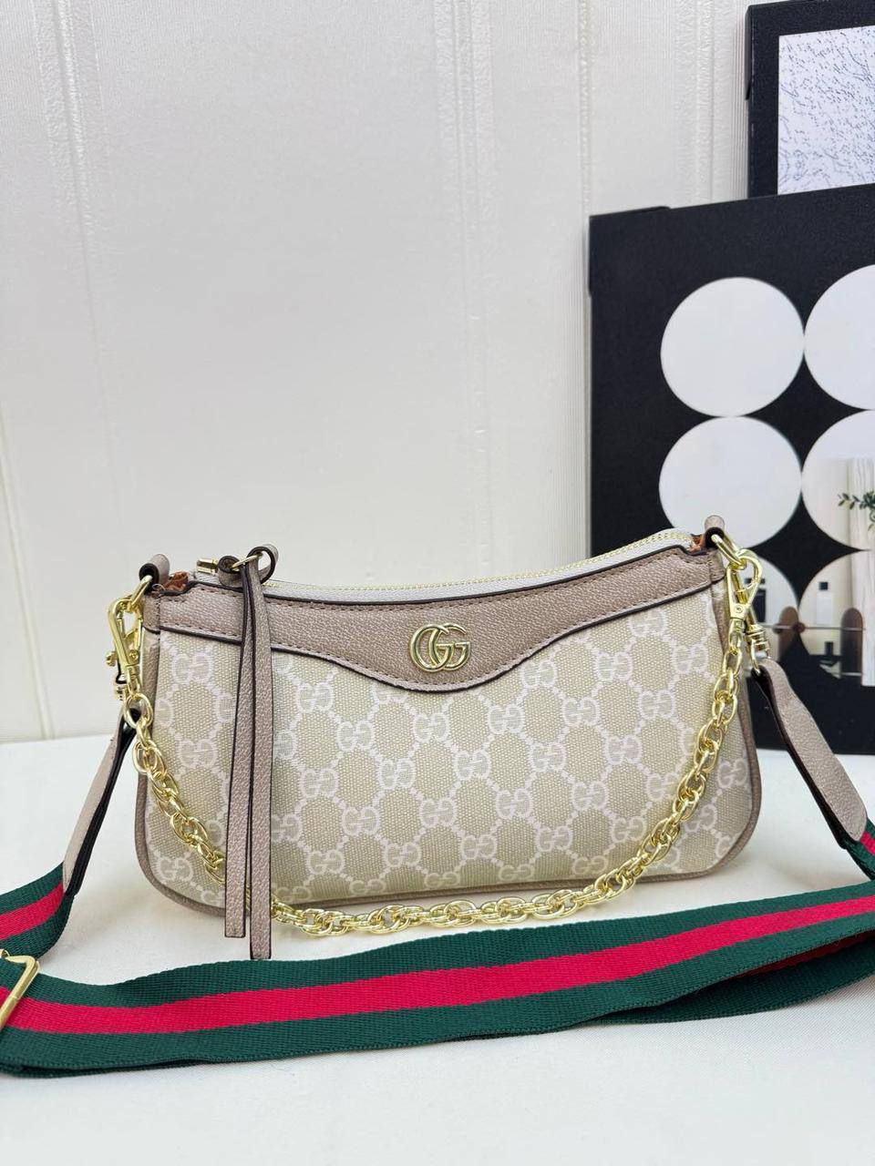 Gucci
24*13*6 cm
75 dhs💓

Zain17
♥️♥️♥️
