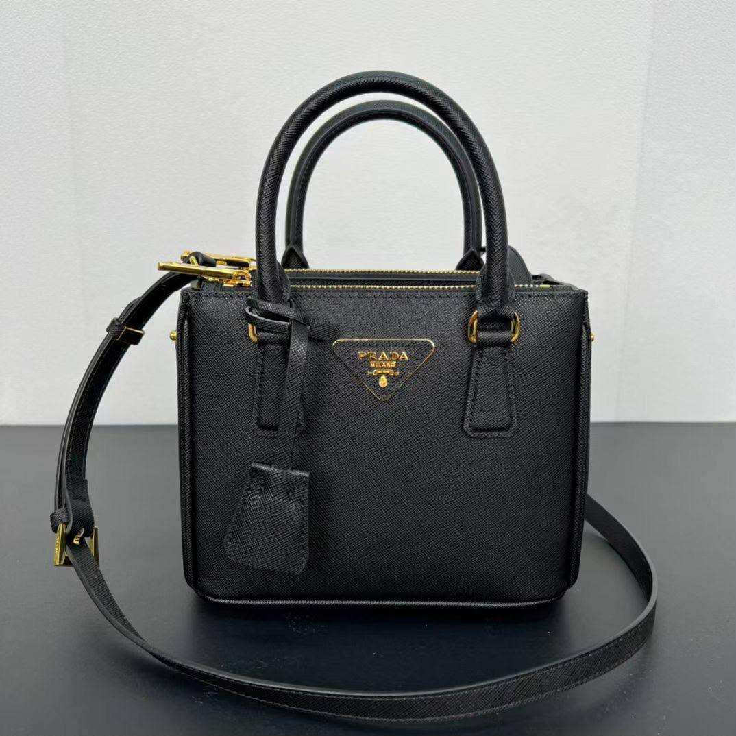 Prada

330 dhs🇦🇪🇦🇪


Zain153
♥️♥️♥️