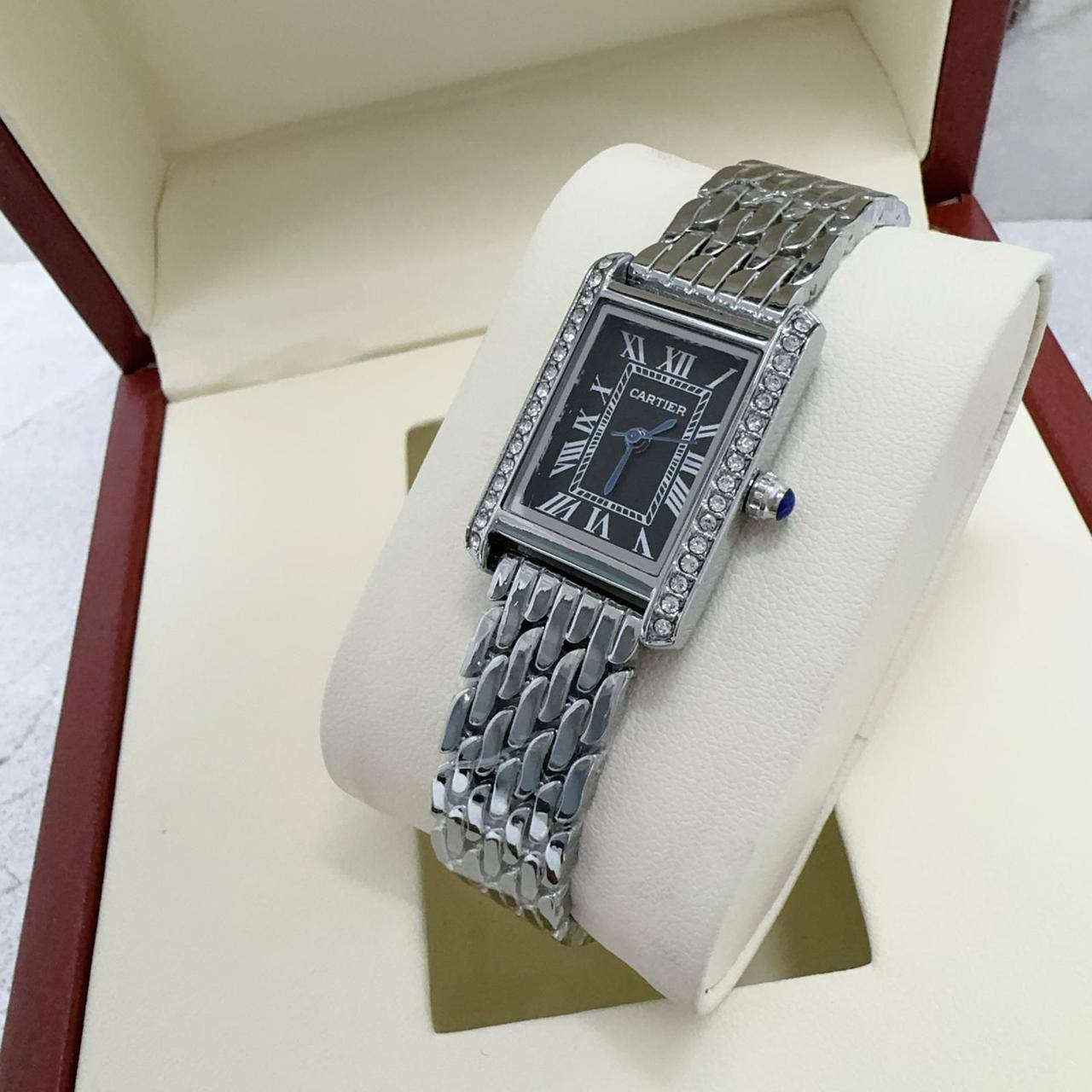 Ladies watch 
60 dhs🇦🇪

Zain45
♥️♥️♥️
