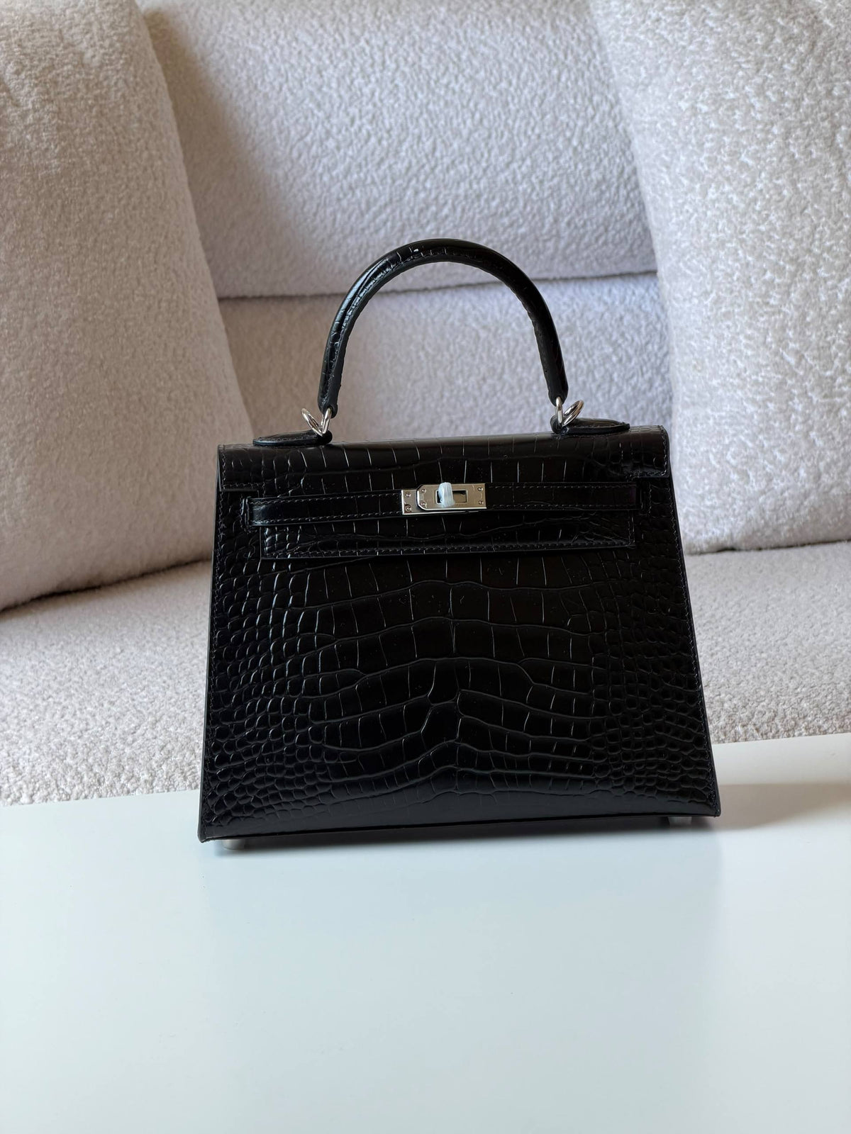 Hermes kelly 

25cm💥

Master quality ✅
with box 📦 
700 dhs🇦🇪🇦🇪

Zain52
♥️♥️♥️