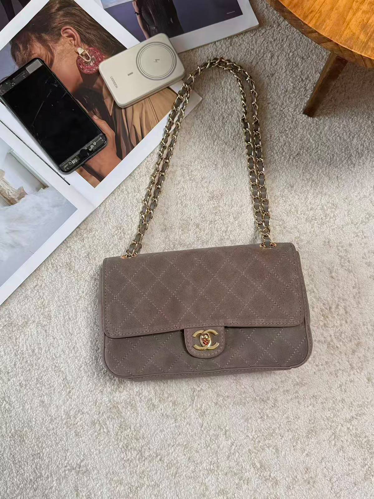 Chanel

23cm
340 dhs🇦🇪🇦🇪

Zain297
♥️♥️♥️