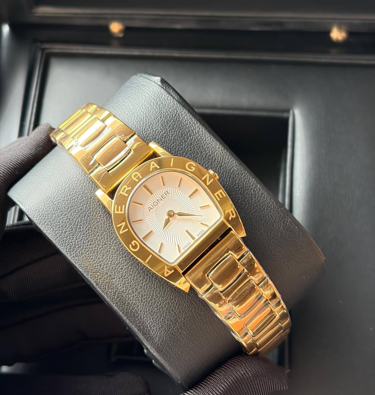 Aigner 
watch for ladies good quality 
260 dhs🌺

Zain59
♥️♥️♥️