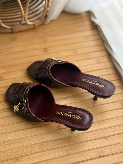 LV
AA Quality
𝗦𝗶𝘇𝗲 𝟯𝟲 𝘁𝗼𝗼 𝟰𝟭 
450 dhs🇦🇪🇦🇪

Zain303
♥️♥️♥️