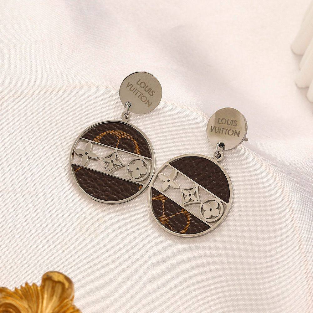 New arrival earrings 
30 dhs💓

Zain243
♥️♥️♥️