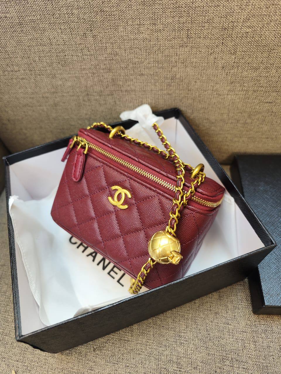 Chanel

LV

95 dhs🇦🇪🇦🇪
with box 
high quality

Zain26
♥️♥️♥️