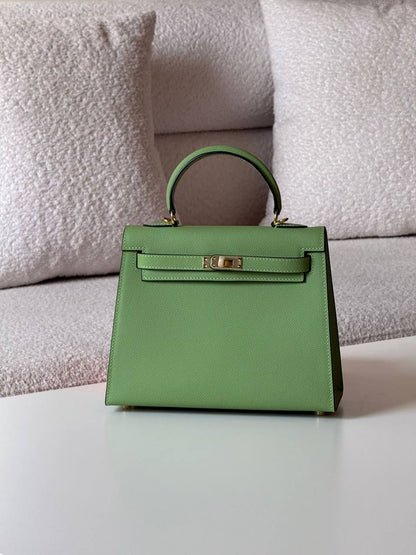 Hermes
kelly 25cm💥Master quality ✅with box📦
380 dhs✅

Zain51
♥️♥️♥️