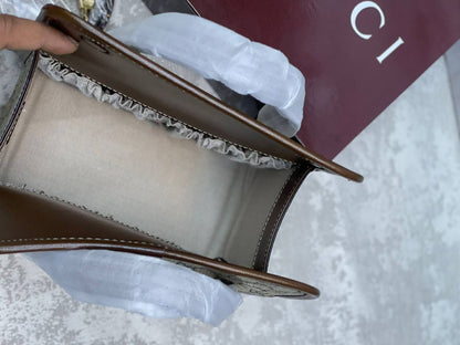 Gucci
High Quality
195 dhs👑

with box 
🎁🎁🎁

Zain175
♥️♥️♥️