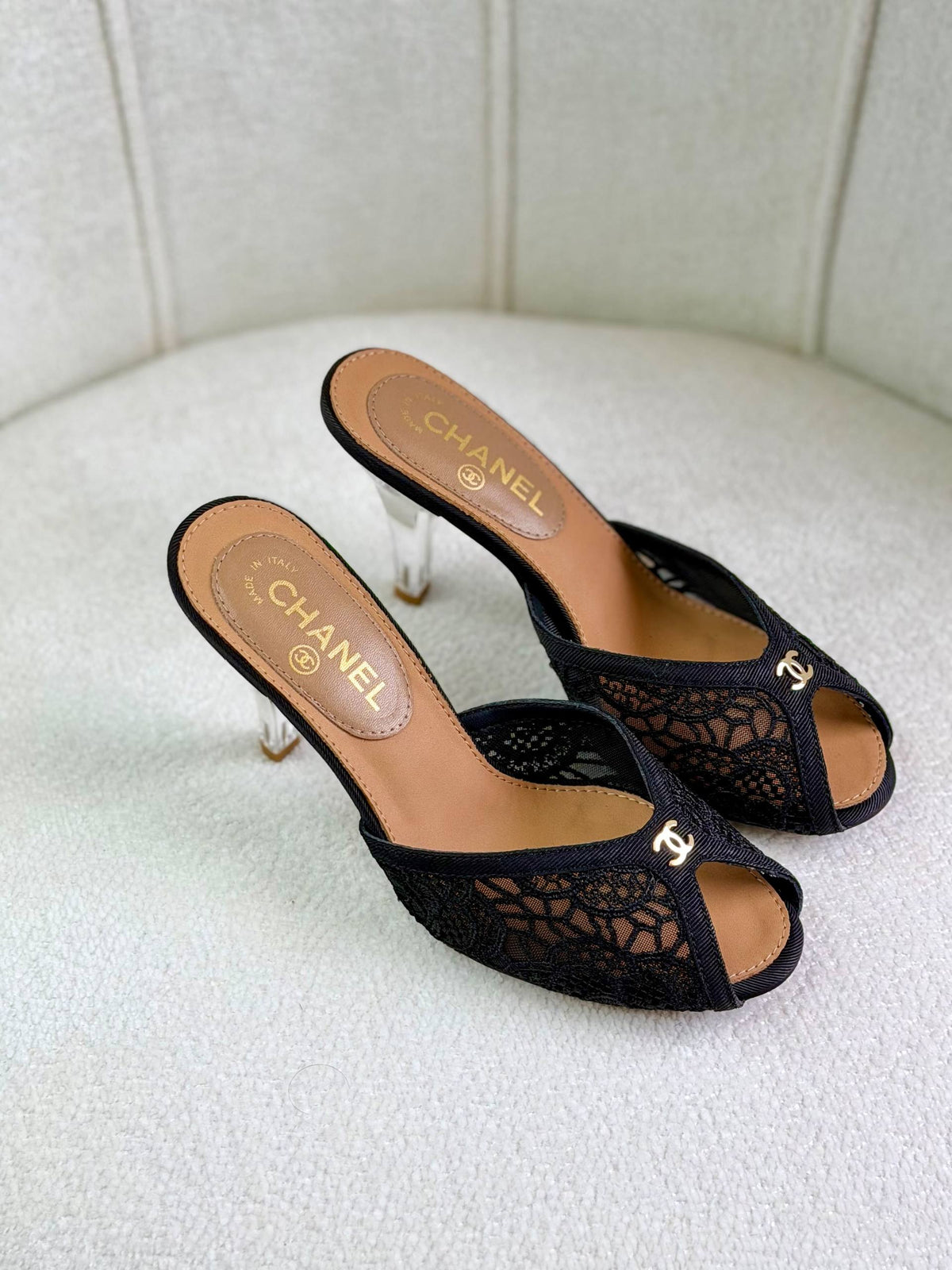 chanel
Super AAAQuality 💯 

With original packing🎁🎁

SIZE:36and41

Available now
430 dhs🇦🇪🇦🇪

Zain309
♥️♥️♥️