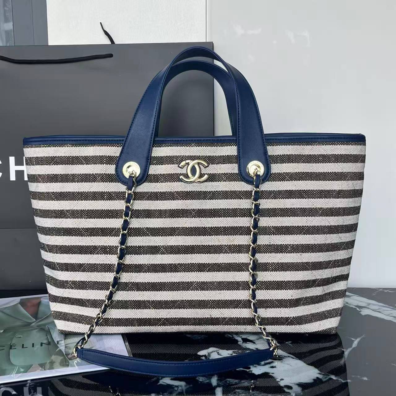Chanel
Master
270 dhs❣️

Zain228
♥️♥️♥️