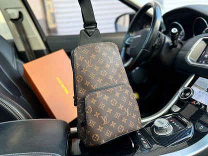 LV
 NEW CAME GOOD QUALITY WITH BOX 
100 dhs✅

Zain295
♥️♥️♥️