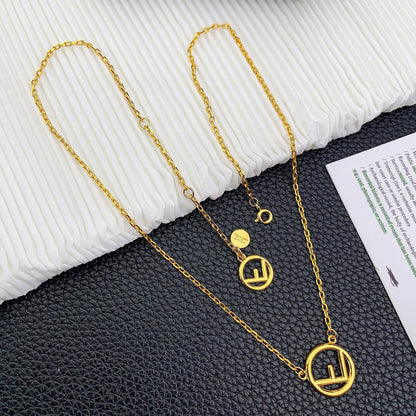 FENDI 
Necklace 🦋
Earring💥
Bracelet 🍁
Master quality 💯
With normal boxes 🗃️ 
115 dhs🇦🇪🇦🇪

With master box 📦 
125 dhs🇦🇪🇦🇪

Zain216
♥️♥️♥️