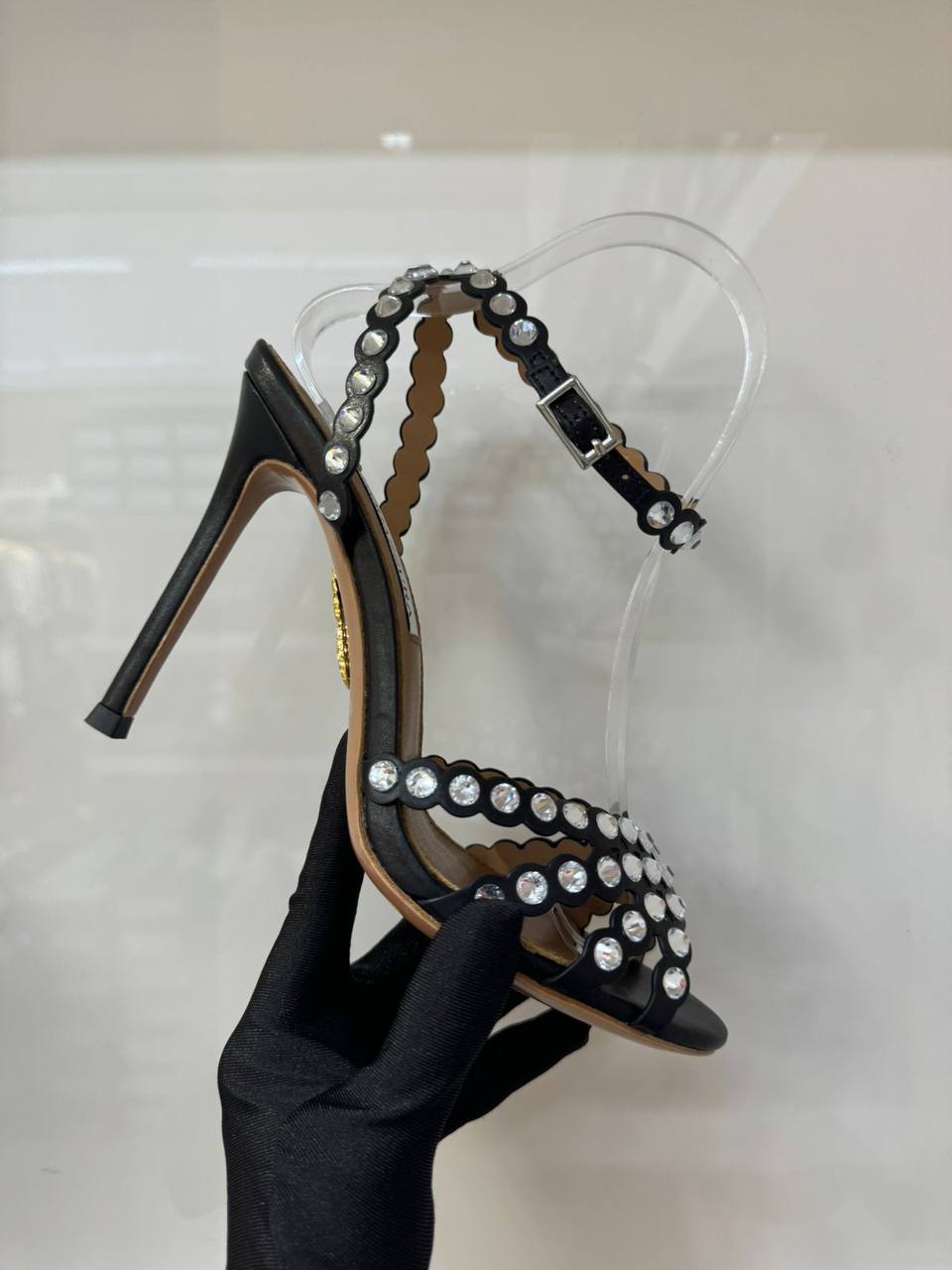 AQUAZZURA
*master quality*🥳
*size: 36 to 42*👠
350 dhs🪙🌨️

Zain119
♥️♥️♥️