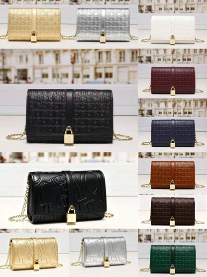 CH
95 dhs🪙
size：19.5×12.5×5cm

Good quality 

with box
🎁🎁🎁

Zain39
♥️♥️♥️