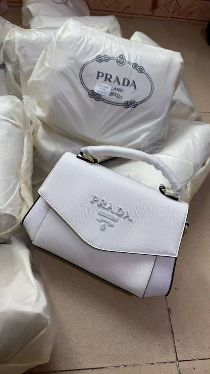 Prada
with box
🎁🎁🎁

105 dhs🪙

Zain143
♥️♥️♥️