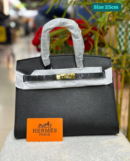 Hermes
Good quality 
with box 
🎁🎁🎁

120 dhs✅

Zain158
♥️♥️♥️