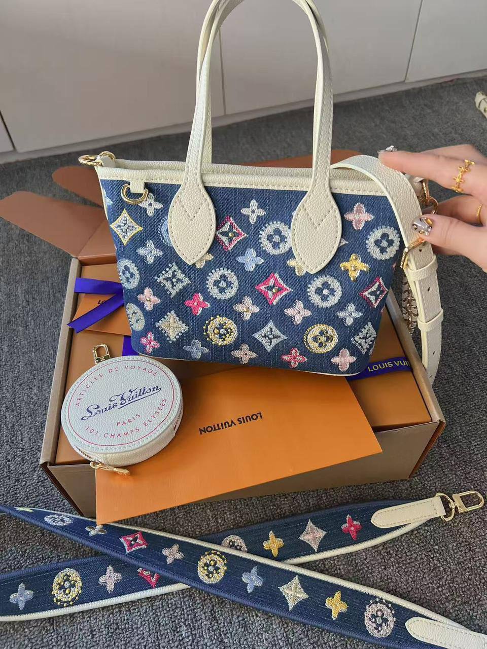 LV
Master🌺🌺
360 dhs✅ New Stock 

Zain297
♥️♥️♥️