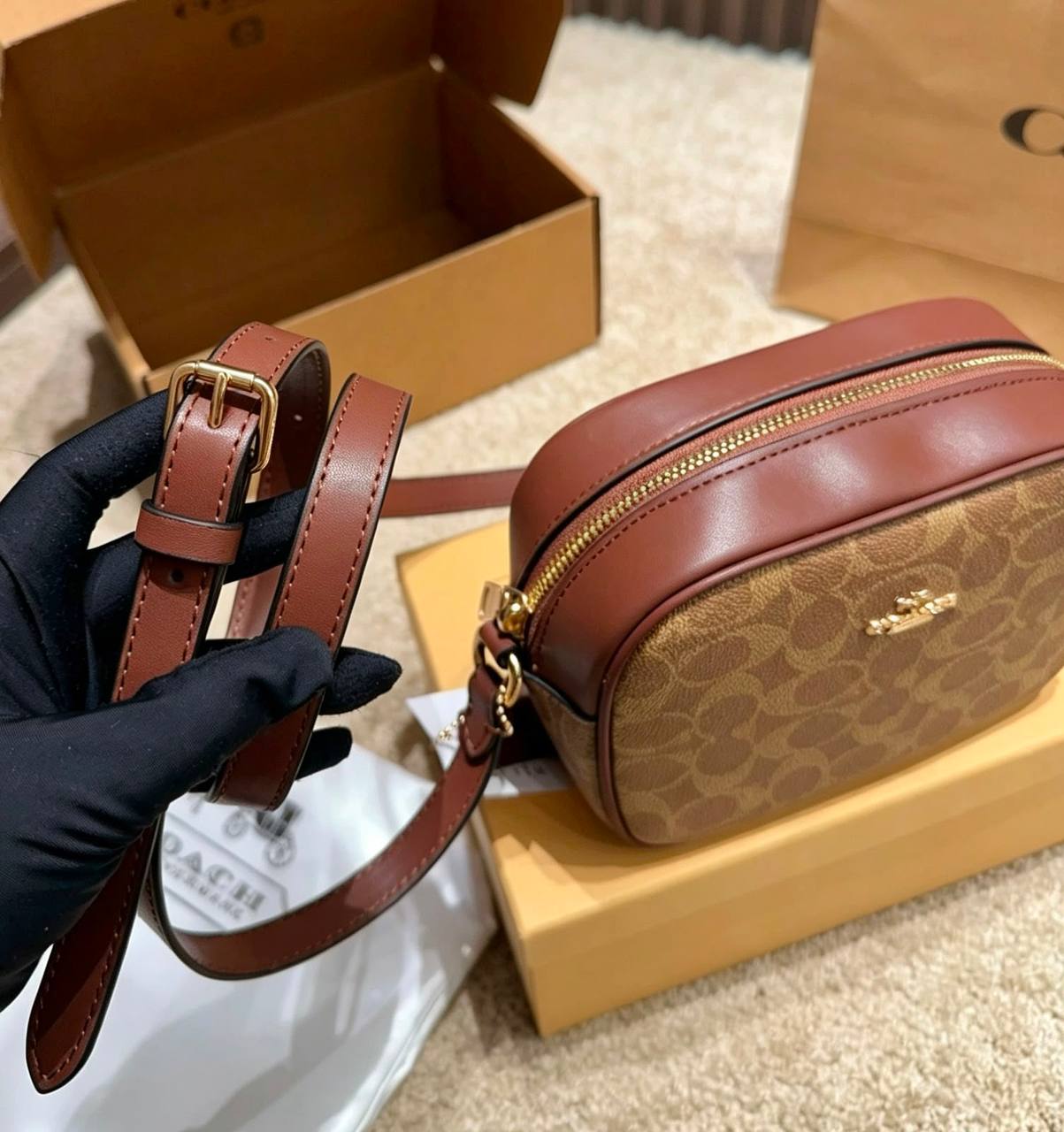 COACH 
HIGH QUALITY WITH BOX 
90 dhs🇦🇪🇦🇪

Zain295
♥️♥️♥️