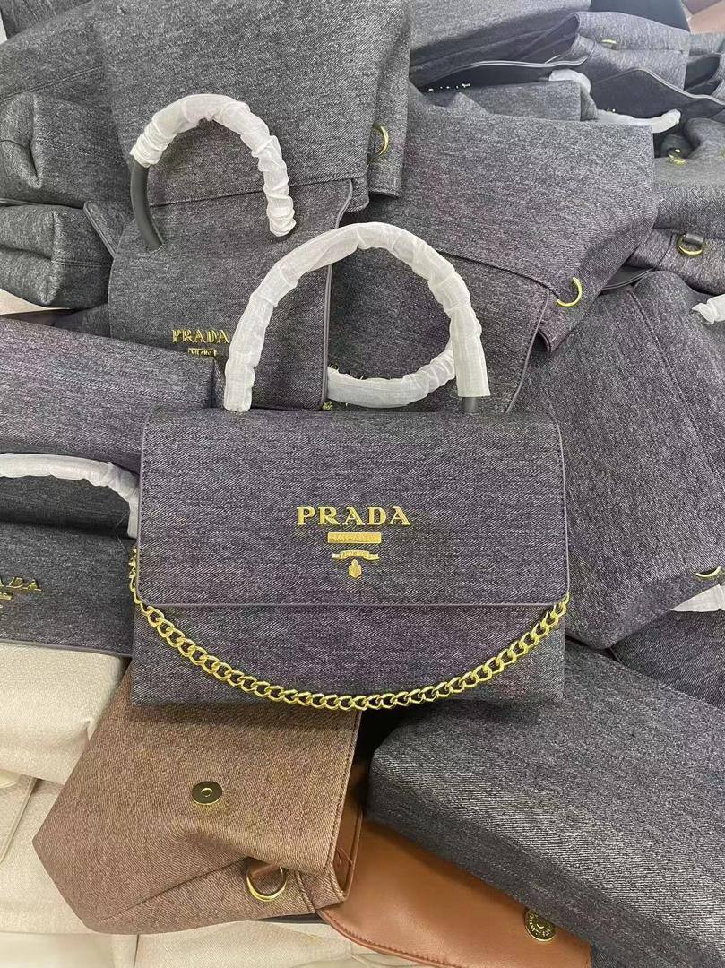 Prada - Chanel - Hermes
95 dhs✅
high quality25cm

Zain26
♥️♥️♥️