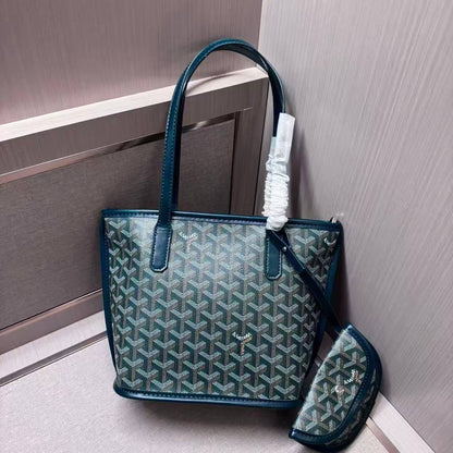 Goyard
Size :29x20x11cm 
with box🎁 · with small pouch 
75 dhs💓

Zain232
♥️♥️♥️