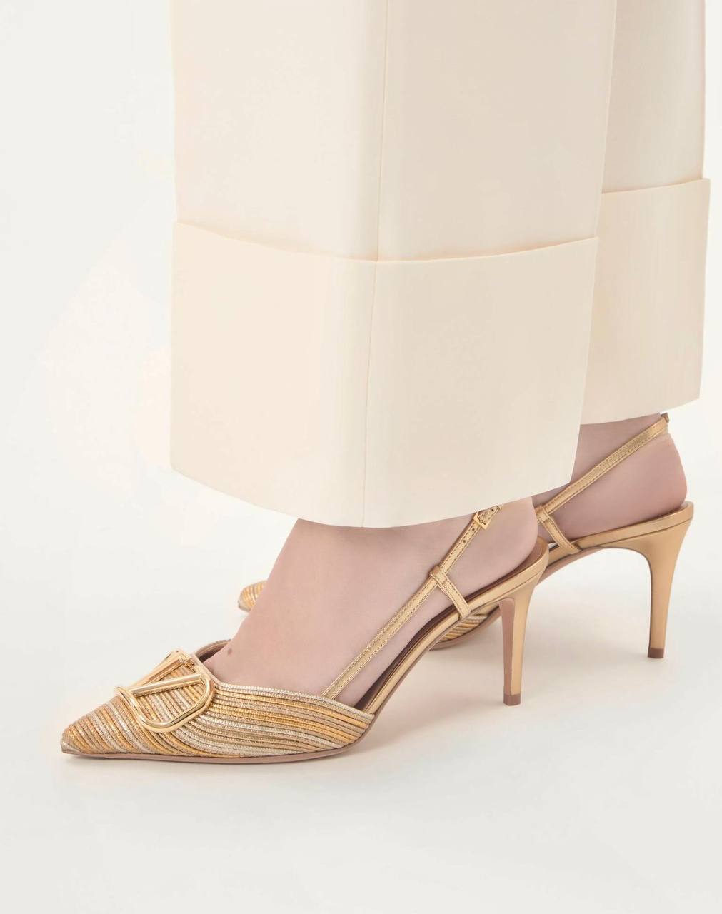 Valentino
AA Quality
𝘀𝗶𝘇𝗲: 𝟯𝟲 𝘁𝗼𝗼 𝟰2
450 dhs🇦🇪🇦🇪

Zain303
♥️♥️♥️