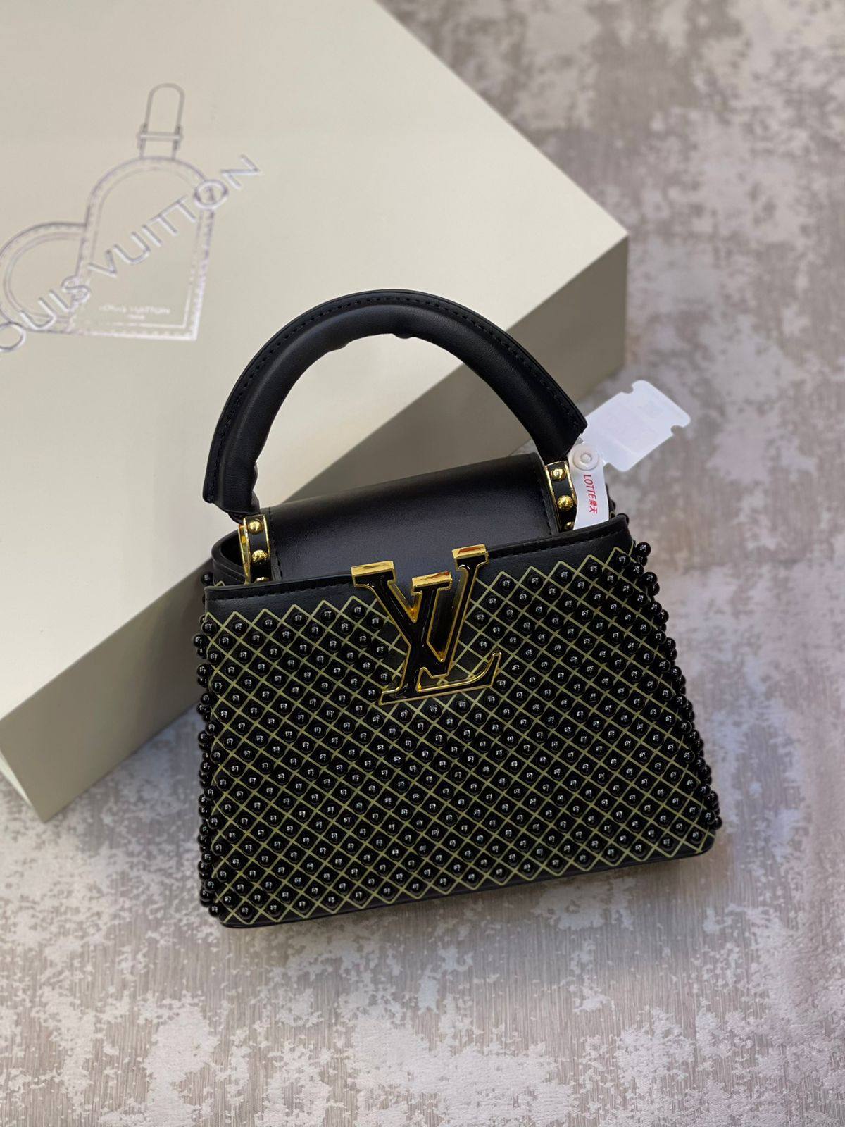 LV
High Quality offer
290 dhs🗽

Zain175
♥️♥️♥️