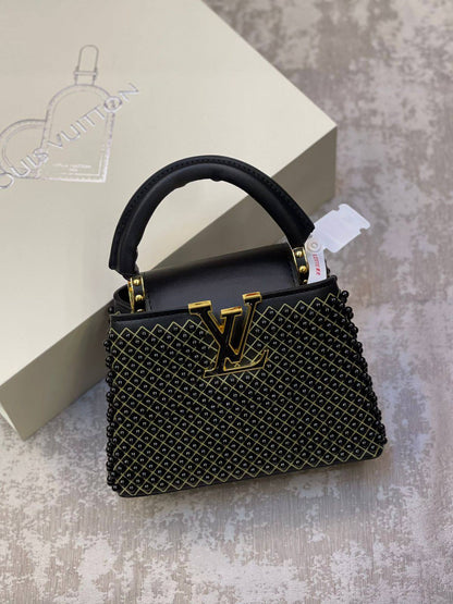 LV
High Quality offer
290 dhs🗽

Zain175
♥️♥️♥️