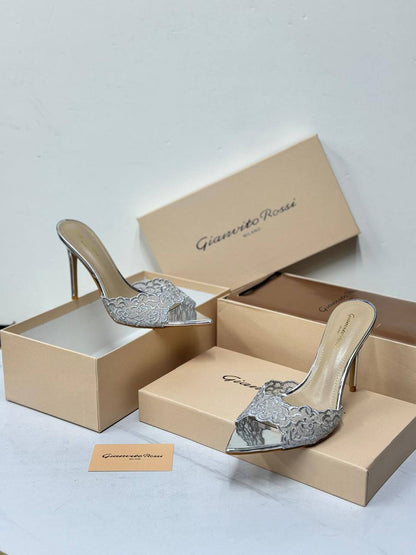 Gianvito Rossi
𝟵𝗖𝗠
💯high quality
Size 36-37-38-39-40-41
110 dhs🇦🇪

Zain86
♥️♥️♥️