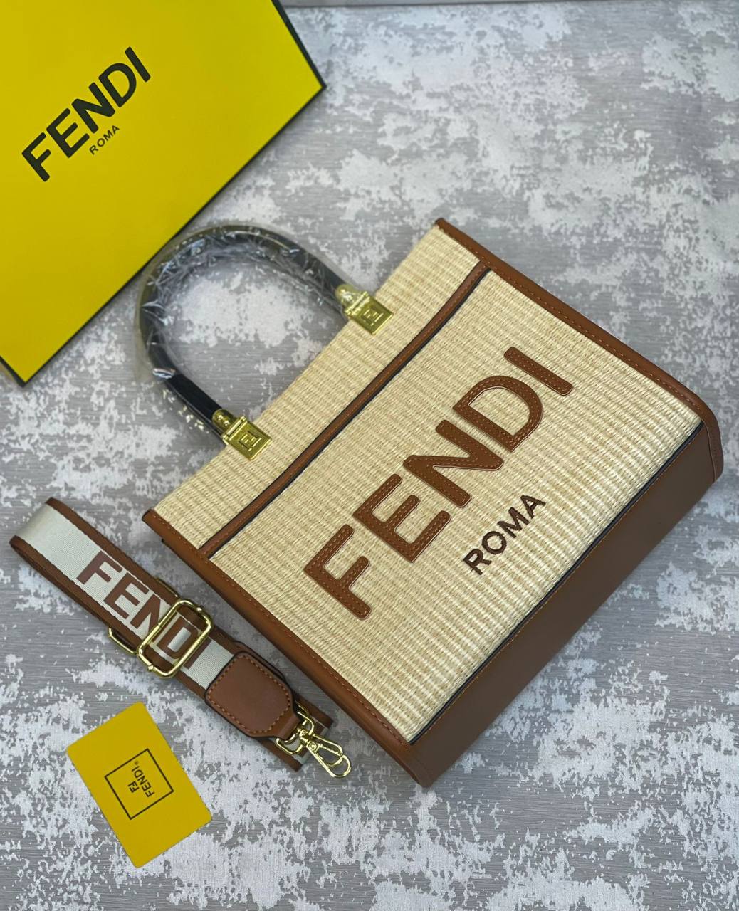 Fendi
130 dhs✅
With box
🎁🎁🎁

Zain175
♥️♥️♥️