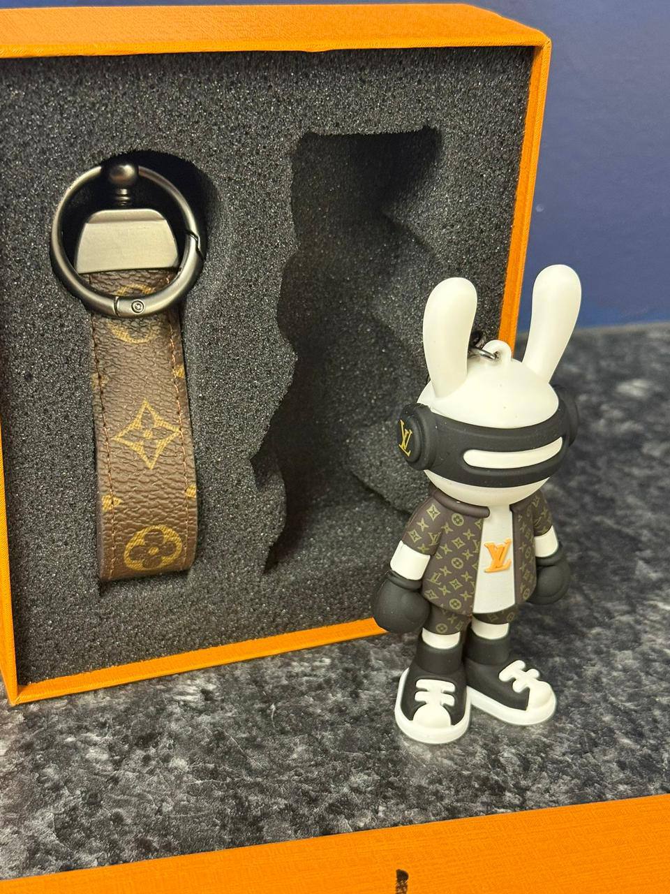 LOUIS VUITTON🦋*
Key chain ⛓️‍💥 
Master quality 💯
With master box 🗃️ 
45 dhs🪙🌨️

Zain216
♥️♥️♥️