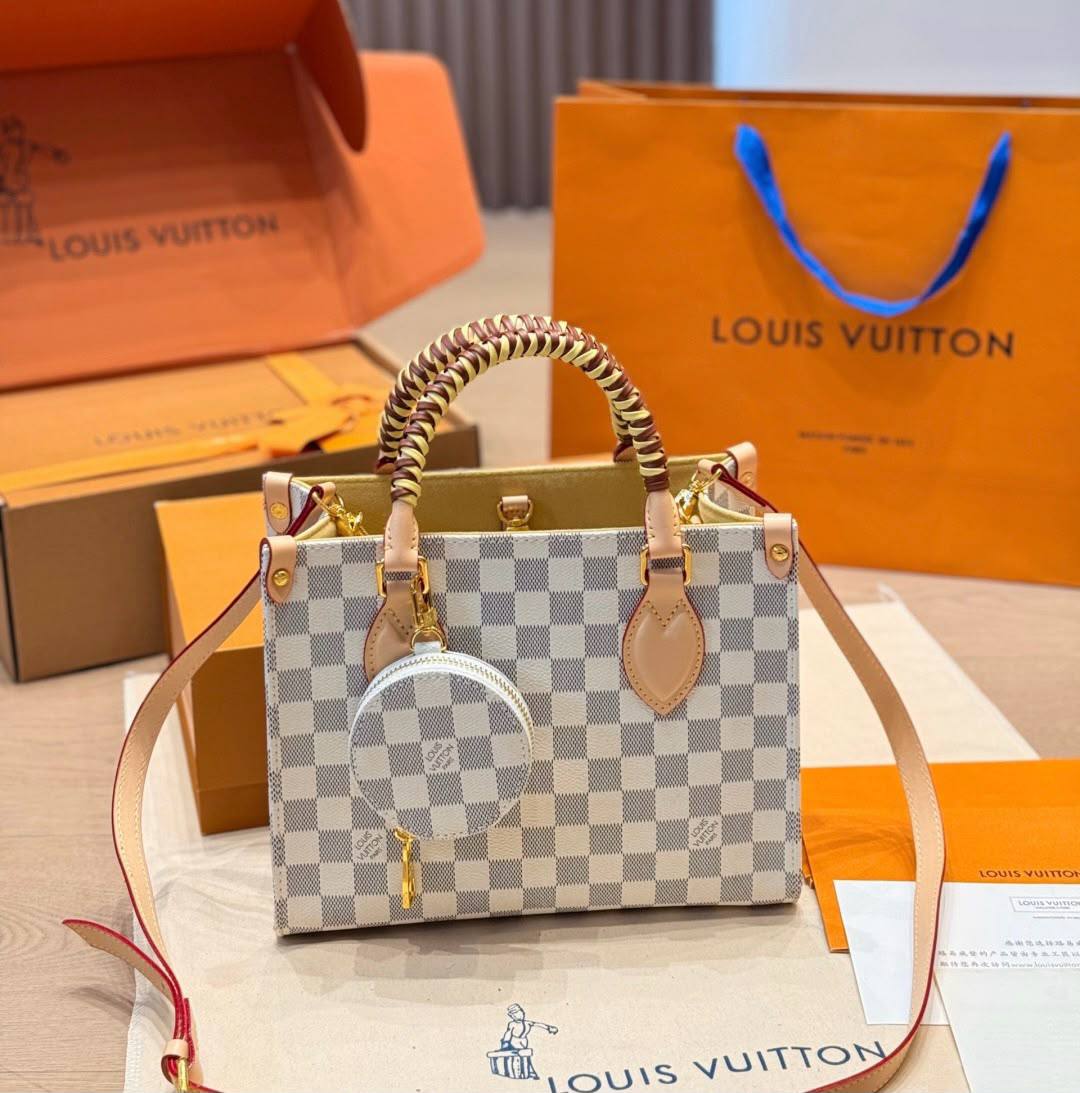 LV
 NEW DESIGN NASTER QUALITY 
260 dhs✅

Zain295
♥️♥️♥️