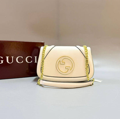 GUCCI 
NEW CAME GOOD QUALITY 
WITH BOX 
🎁🎁🎁

100 dhs🪙💕

Zain39
♥️♥️♥️