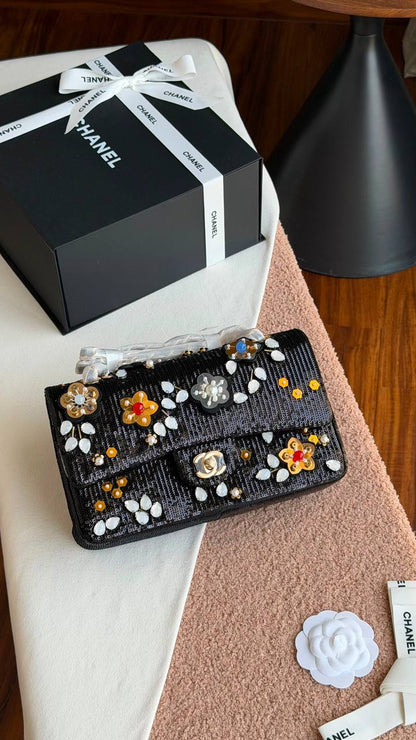 Chanel
NEW CHANEL 
LIMITED Edition
*SiZe 25 & 20 CM*
*✨VIP QUALITY✨*
*with complete packing*🎁
For Price 👇 WhatsApp✅
0568585901 
0507557372
0552275751 Owner Zain 👌

Zain280
♥️♥️♥️