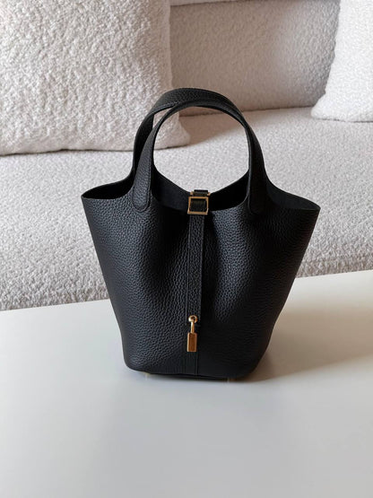 Hermes
picotin 18cm💥Master quality ✅

with box📦

340 dhs✅

Zain52
♥️♥️♥️