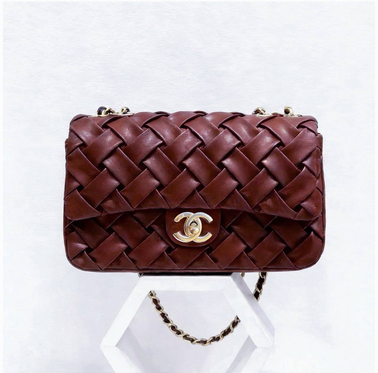 CHANEL
 COPY ONE
WITH BOX 
150 dhs✅

Zain39
♥️♥️♥️